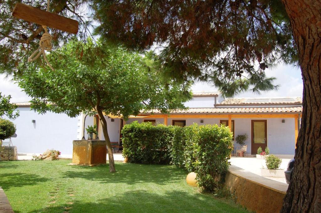 Terre Iblee Resort Chiaramonte Gulfi Room photo